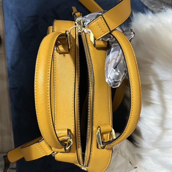 Steve Madden - Picture 2 of 4